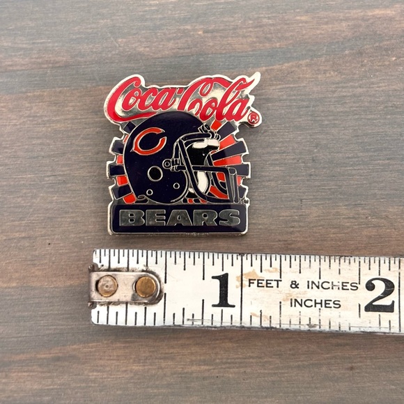 NFL Chicago Bears & Coca Cola Collectible Helmet Logo Lapel Pin (Communicorp) - Picture 5 of 5